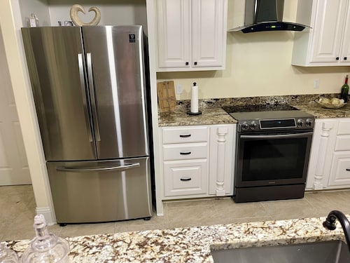 Peaceful 2-bedroom house in charming New Iberia
