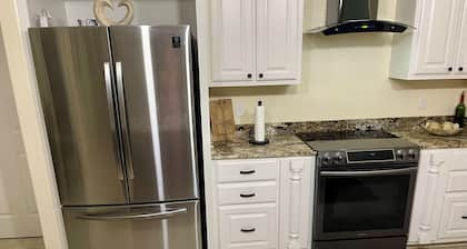 Peaceful 2-bedroom house in charming New Iberia