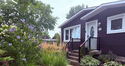 Beautiful house with a private pool, Châteauguay