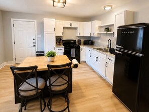 Coffee/tea maker, fridge, microwave, oven