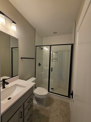 Bathroom - Luxury 550' Waterfront Private Beach Lake Anna (Bumpass)