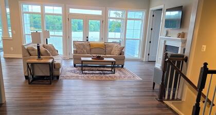 Luxury 550' Waterfront Private Beach Lake Anna