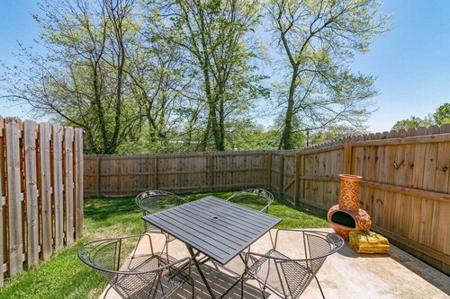Franklin Haven by Johnathan (1010 Franklin, #B)