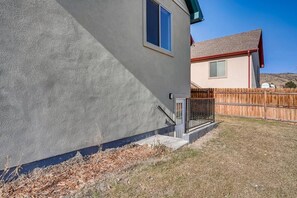 Exterior - 8 Beds, Private Entrance - Great for Students, Work Crews! (Golden)