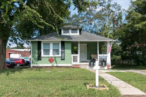 Hometown Clarksville Cottage (1021 Crossland Ave)