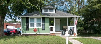 Hometown Clarksville Cottage (1021 Crossland Ave)