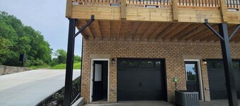 Kim's Place on Cigar Hill (41 W High St)