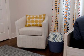 Interior - The Lookout, by Lori in Downtown (88 Promontory) (Clarksville)