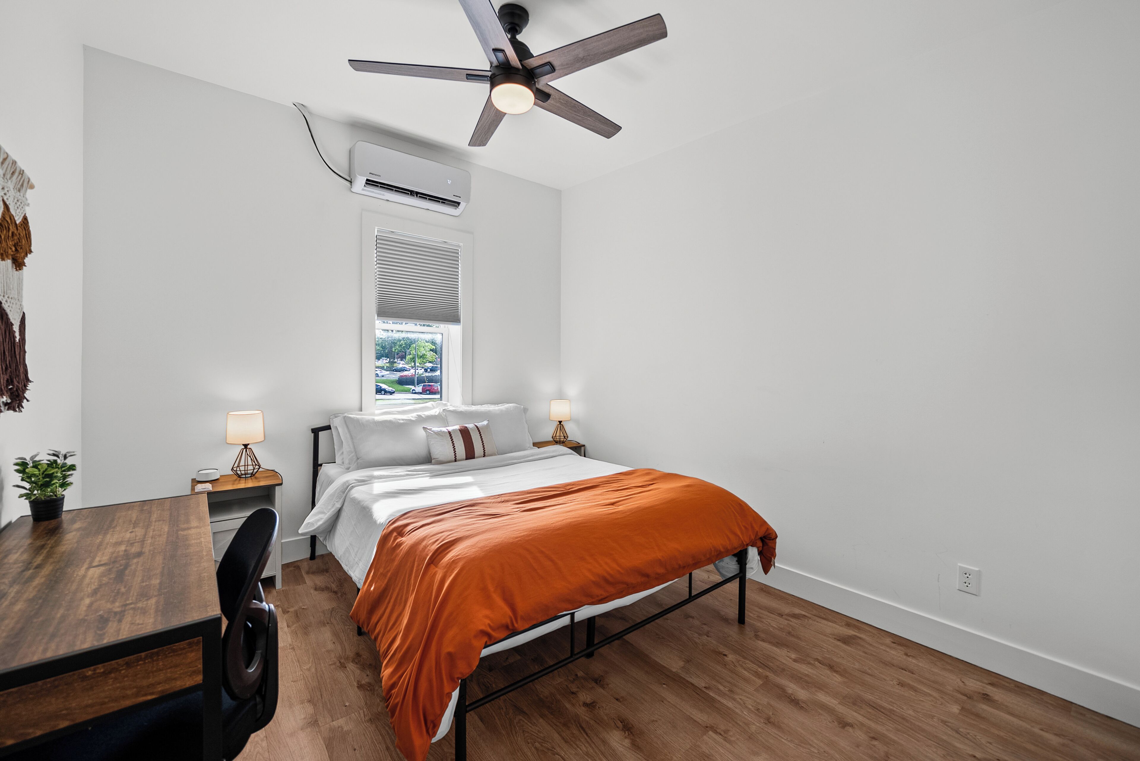 3 bedrooms, desk, iron/ironing board, WiFi (free)