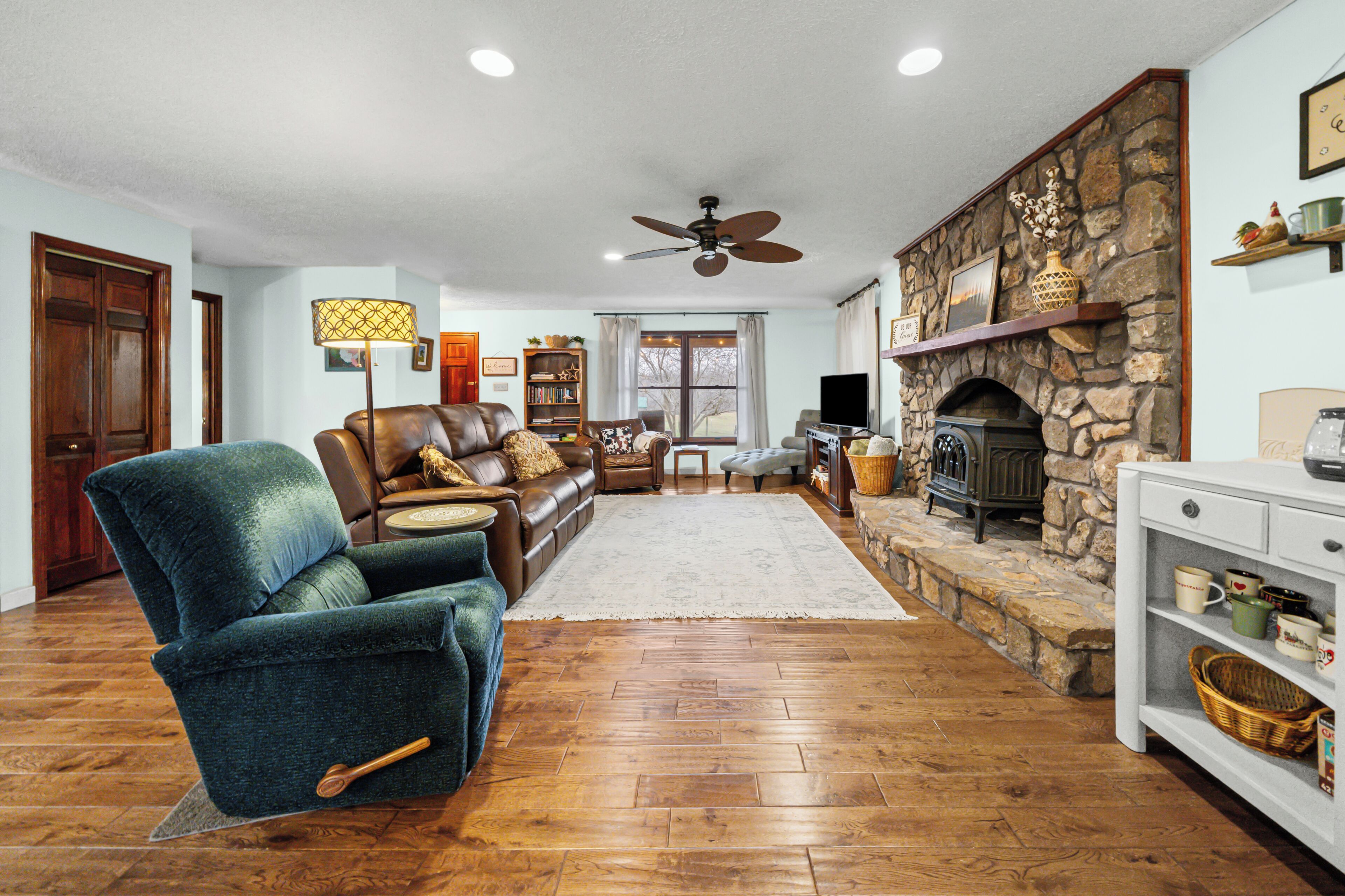 Smart TV, DVD player, books, video library