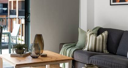 OTTO: Sleek and Stylish City Convenience