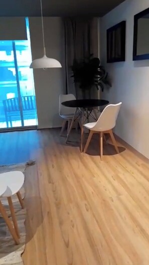 Luxury Double Room, Balcony | Dining - Hoteles Guru (Naucalpan de Juárez)