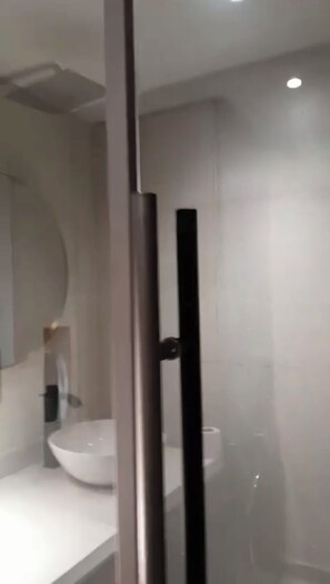 Luxury Double Room, Balcony | Bathroom - Hoteles Guru (Naucalpan de Juárez)