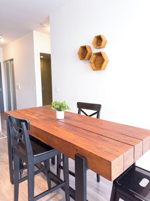 Dining - Central Suites Downtown Toronto (Toronto)