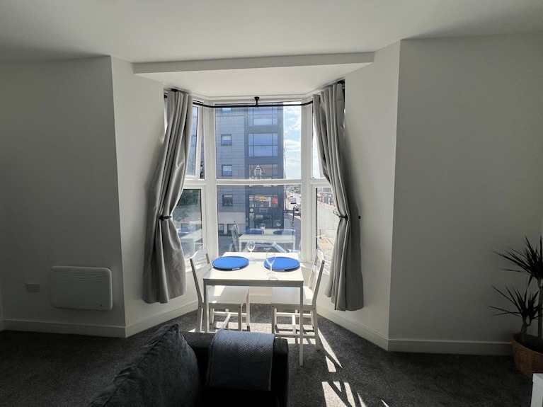 Stylish 1-bed Flat Central Cardiff Bay View - Cardiff