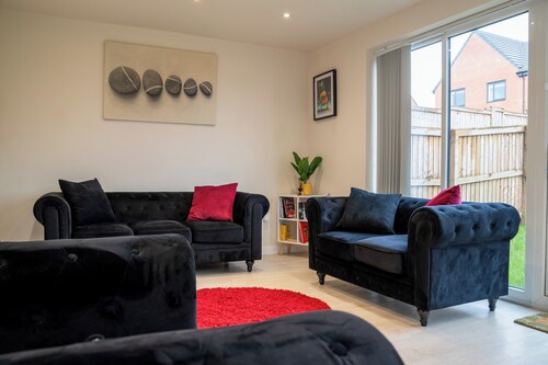 3-bed House - Sleeps 6 - Free Parking - Garden