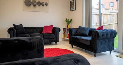 3-bed House - Sleeps 6 - Free Parking - Garden