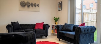 3-bed House - Sleeps 6 - Free Parking - Garden