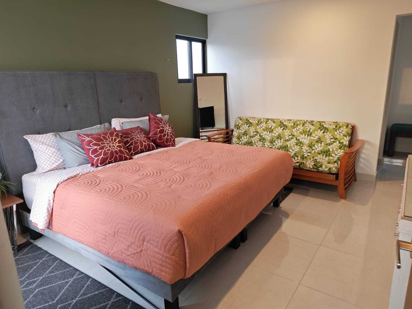 3 bedrooms, iron/ironing board, travel crib, WiFi (free)