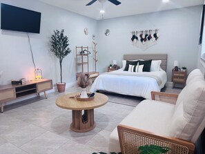 A modern bedroom with a bed, bedside tables, a round wooden table, and a sofa. - Cozy 1-bedroom apartment in beautiful Tampa with AC (Tampa)