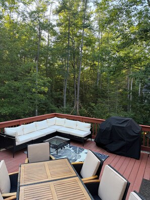Outdoor dining - 3 bedroom, 2 bath house with endless activities (Bridgton)