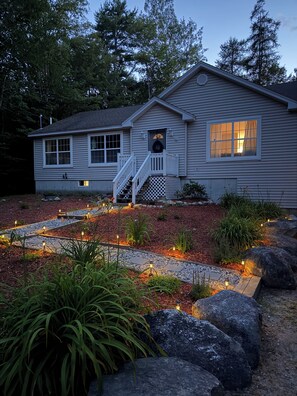 Exterior - 3 bedroom, 2 bath house with endless activities (Bridgton)