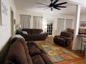 Unclassified image, 5 of 36, button - Over the Creek and Thru the Woods. Comfy 2BR/2bath. Sleeps9 .Firepit/pond (Abbeville)