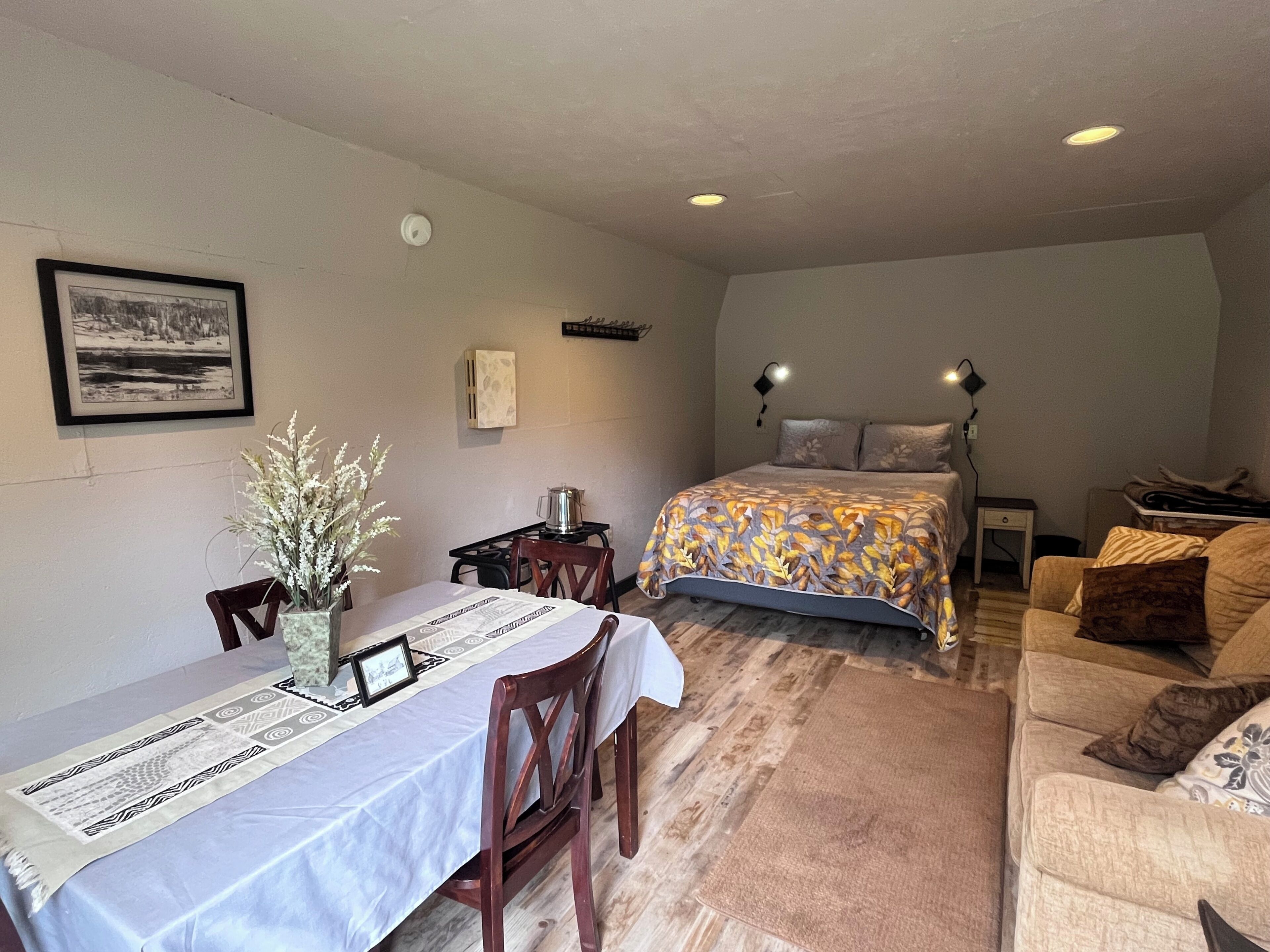 Rustic Riverside 1-bedroom Cottage In Charming Basin; Perfect For Relaxing - Boulder, MT