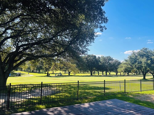 4BR Home with Expansive Deck & Sweeping Golf Course Views! Near TX A&M