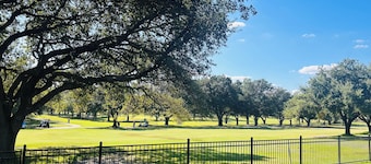 4BR Home with Expansive Deck & Sweeping Golf Course Views! Near TX A&M