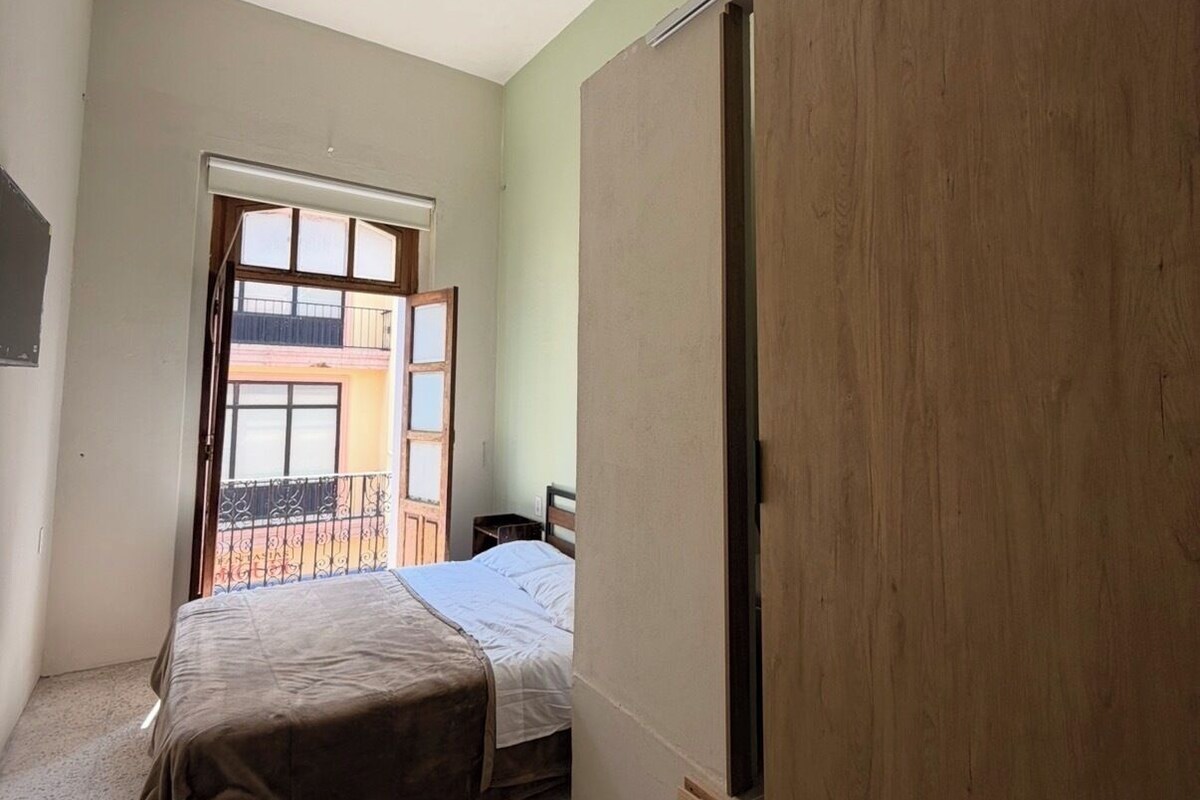 Habitación junior, vistas a la ciudad | Wifi gratis