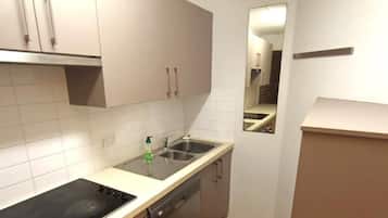 Basic House, Non Smoking | Private kitchen