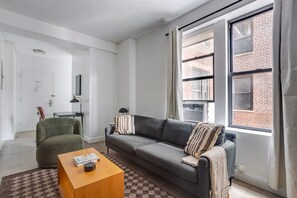 Living area - Blueground | Bloomingdale, gym, nr Riverside Park (New York)