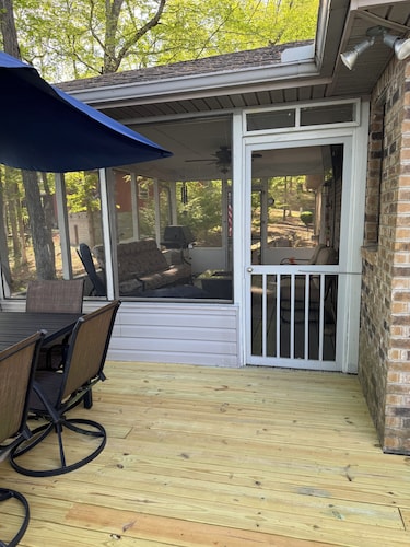 3-bedroom lake house with amazing views. Eagles, fishing and boating