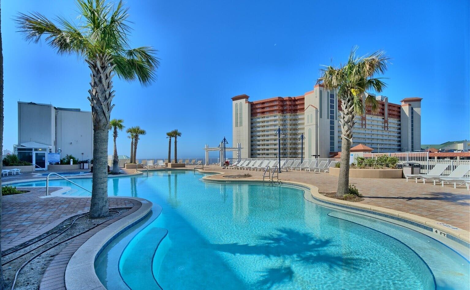 Laketown Wharf features five pools, including a splash pad, an adults‑only pool, and multiple resort‑style swimming areas spread throughout the property