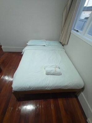House, 5 Bedrooms - 11 Double 4 Sofa Beds 5-bedroom House (Auckland)