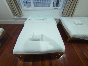 Room - 11 Double 4 Sofa Beds 5-bedroom House (Auckland)