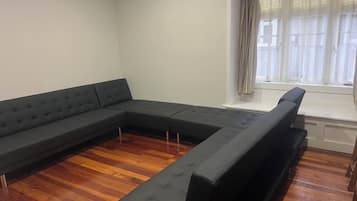 Casa, 5 habitaciones | Área de sala de estar