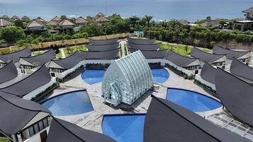 5 outdoor pools