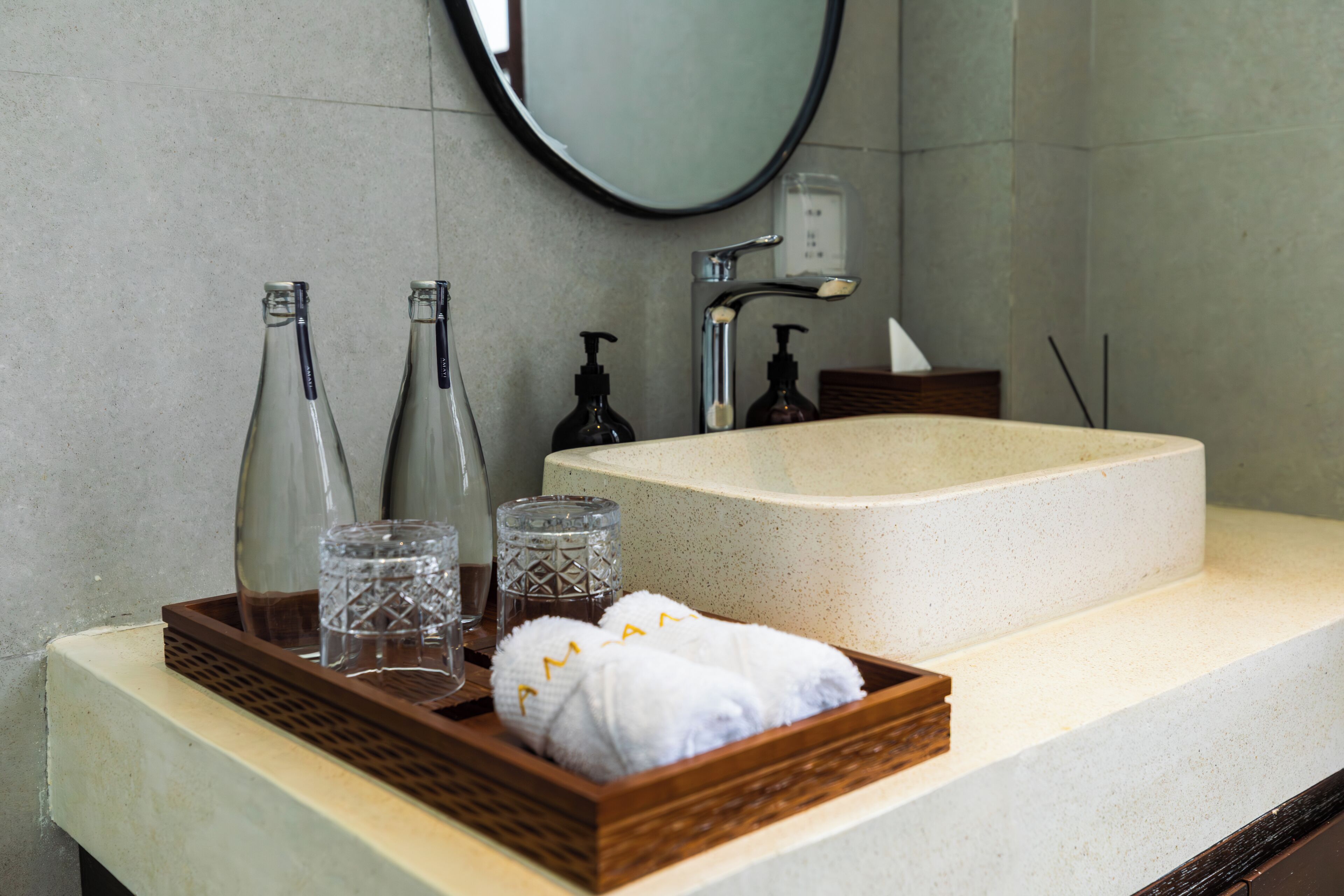 Vila Mewah, 2 kamar tidur, kolam renang pribadi, pemandangan kolam renang | Kamar mandi | Bathtub dan shower terpisah, sandal, handuk, dan sabun
