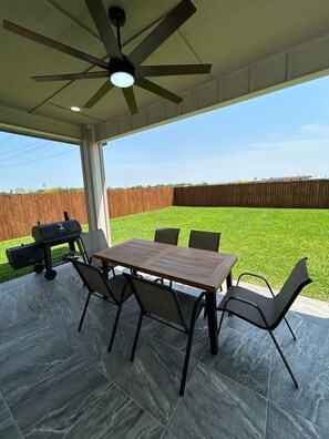 Outdoor dining - Comfortable & Cozy Home Donna, TX (Donna)