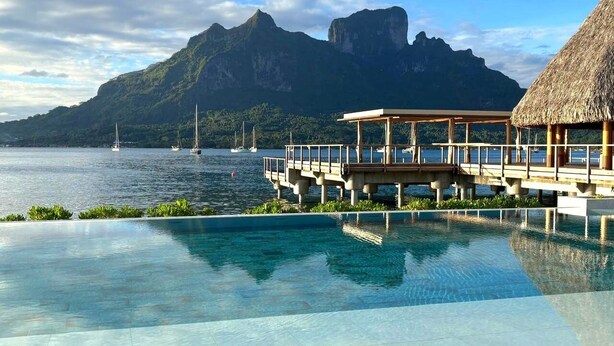 Unclassified image, 1 of 14, button - Bloody Mary's Hotel (Bora Bora)