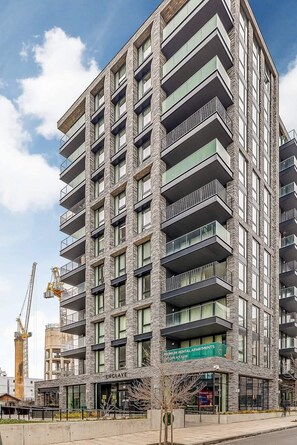 Exterior - AC | Private Balcony | Gym  | StayCozy (London)
