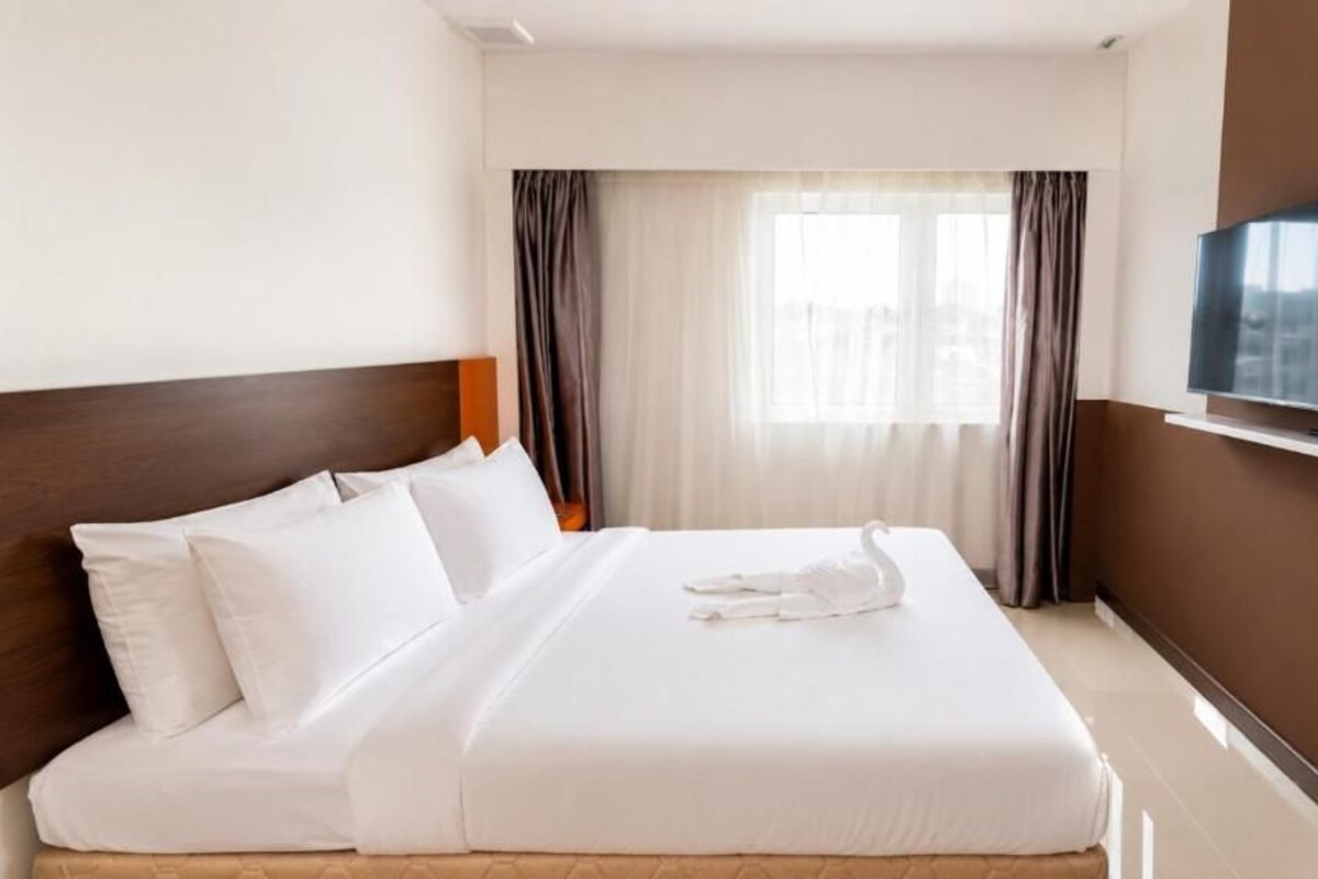 In-room safe, soundproofing, iron/ironing board, free WiFi