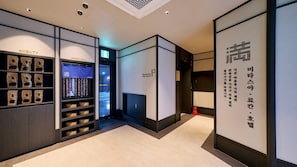 A hotel lobby with a reception desk, a display of amenities, and a sign with Korean text. - Mitasuya Ryokan Hotel by Anook Mokpo Peace Plaza (Mokpo)