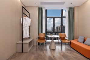 Comfort Double Room, City View | Interior - MEHOOD LESTIE Hotel Shiqiao  Station (Guangzhou)