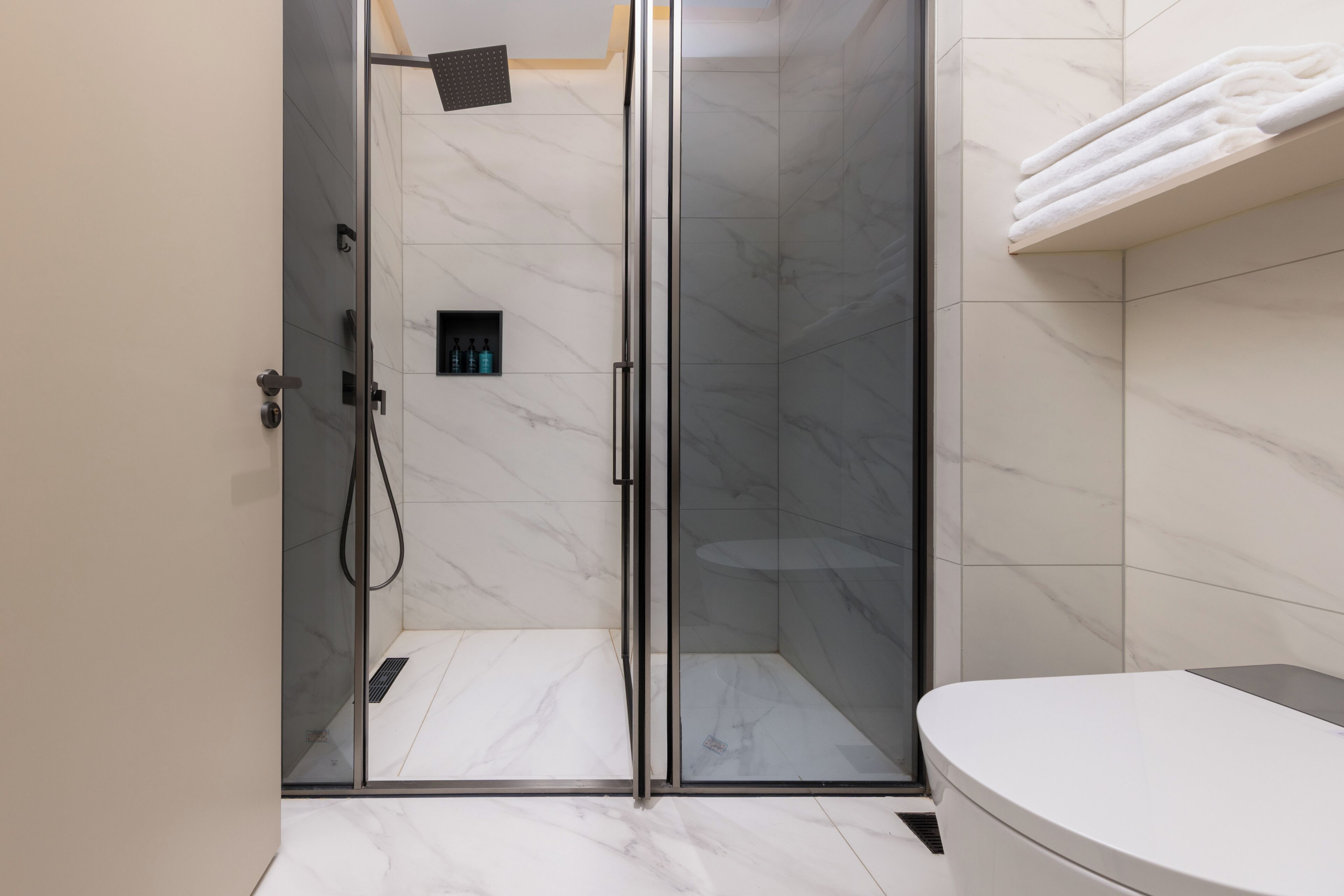 Comfort Twin Room, City View | Bathroom