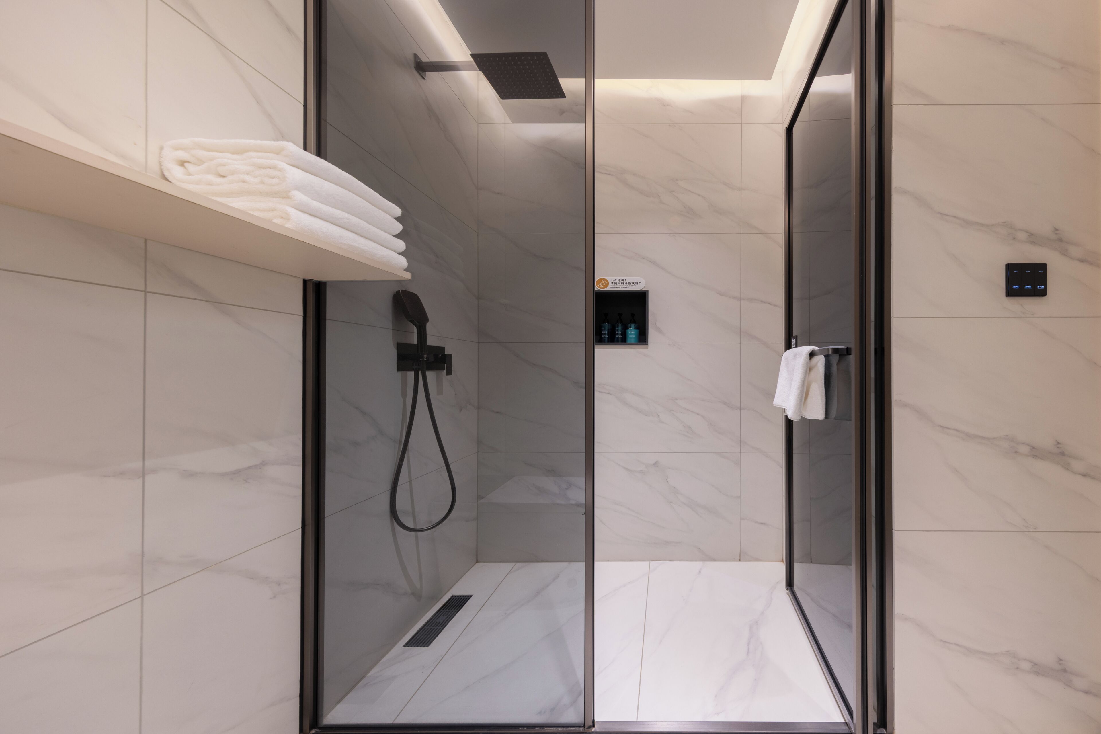 Classic Double Room, City View | Bathroom