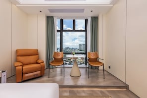 Deluxe Double Room, City View | Interior - MEHOOD LESTIE Hotel Shiqiao  Station (Guangzhou)