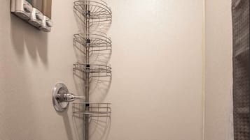 Toallas, jabón, papel de baño